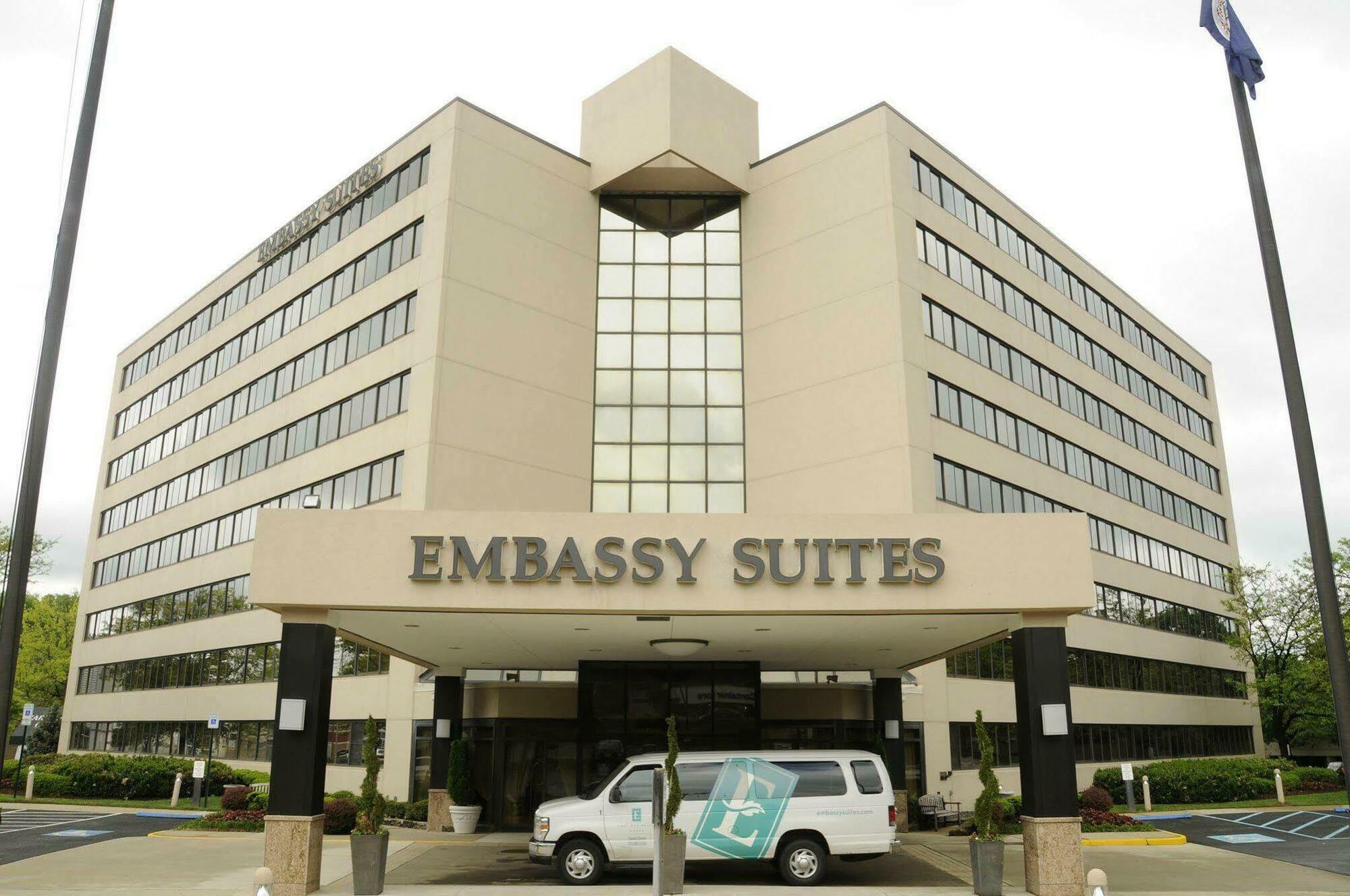 Embassy Suites Tysons Corner Exterior photo